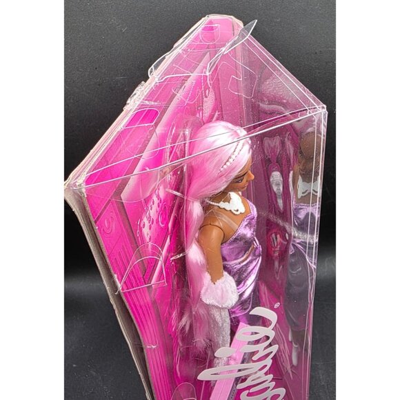 Barbie Deluxe Style Doll With Pink Metallic Dress & Accessories In Box - Picture 9 of 10